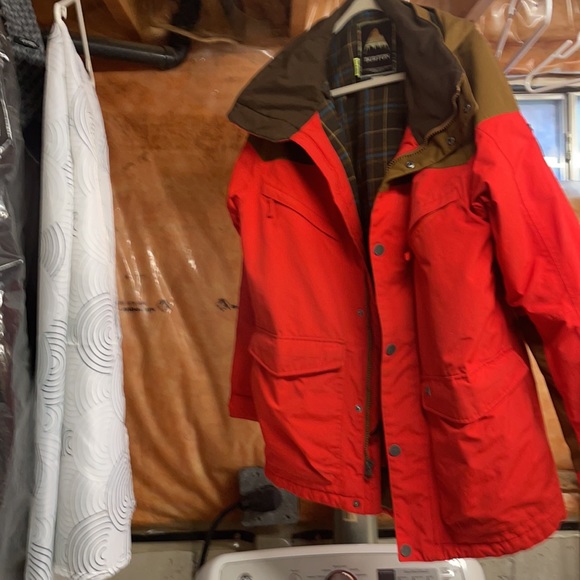 Burton snowboard jacket. - Picture 4 of 6